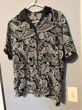 Koret Black & White Paisley Print Button-Up